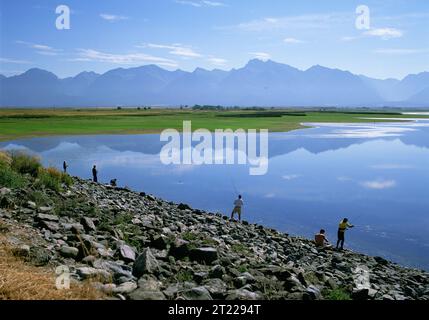 Il Ninepipe National Wildlife Refuge si trova nella Mission Valley del Montana nordoccidentale, all'interno dei confini della riserva indiana Flathead. Si trova circa 5 miglia a sud di Ronan e 50 miglia a nord di Missoula. Lo scopo principale del rifugio è quello di. Soggetti: Pesca; attività ricreative; rifugi naturalistici. Località: Montana. Fish and Wildlife Service Site: RISERVA NATURALE NAZIONALE NINE-PIPE. . 1998 - 2011. Foto Stock