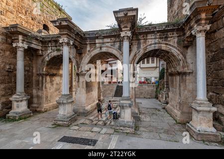 Vista posteriore della porta di Adriano ad Antalya, Turchia Foto Stock