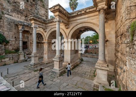 Vista posteriore della porta di Adriano ad Antalya, Turchia Foto Stock