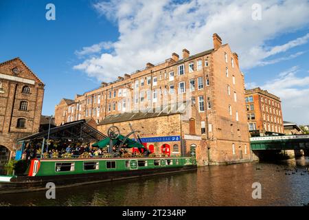 Edifici a lato del canale, Nottingham e Beeston Canal, centro città di Nottingham Foto Stock