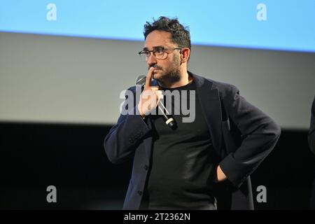 Lione, Francia. 16 ottobre 2023. Juan Antonio Bayona partecipa alla prima del film Society of the Snow durante il 15° Lumiere Film Festival a Lione, in Francia, il 16 ottobre 2023. Foto di Julien Reynaud/APS-Medias/ABACAPRESS.COM Credit: Abaca Press/Alamy Live News Foto Stock