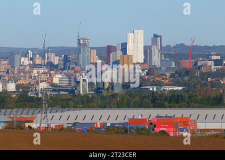 Una vista del gruppo di edifici dell'Arena Quarter Village nel centro di Leeds, West Yorkshire, Regno Unito Foto Stock