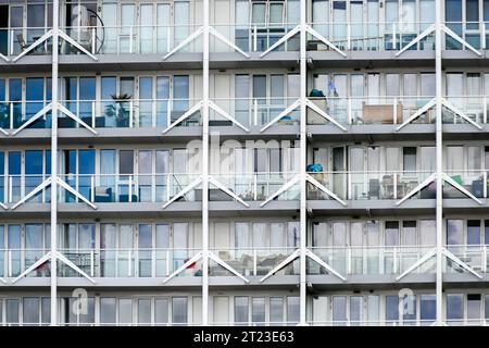 Appartamenti astratti e architettonici nei Royal Docks di Londra Foto Stock