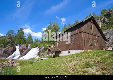 Norvegia, Hjartdal - 08 luglio 2023: Hjartdal Bygdemylle è un mulino a Telemark, Norvegia. Foto Stock