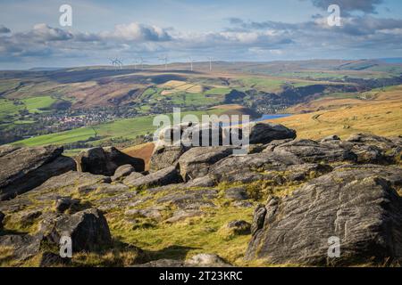 Gritstone Rock sulla pennine Way vicino al bordo di Blackstone sopra littleborough nei South Pennines Foto Stock