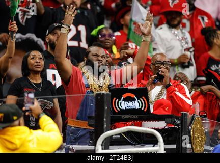 L'attore Laurence Tureaud, alias Mr. T, ha fatto un'apparizione speciale prima dell'inizio della partita, dove gli Atlanta Falcons ospitano i Washington Commanders al Mercedes Benz Stadium di Atlanta Georgia il 15 ottobre 2023. I comandanti sconfissero i Falcons 24-16. (Alyssa Howell / immagine dello sport) Foto Stock