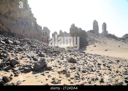 HAMI, CINA - 15 OTTOBRE 2023 - le forme terrestri vulcaniche del Carbonifero rimangono nelle profondità del Gobi a Hami, Xinjiang, Cina, 1 ottobre Foto Stock