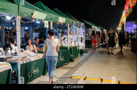 Il lungomare centrale e occidentale, di recente apertura, Hong Kong, Cina. Foto Stock