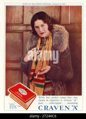 BORSA DA DONNA taglia CRAVEN 'A' sigarette Virginia con punta in sughero 1930 British Magazine pubblicità Foto Stock