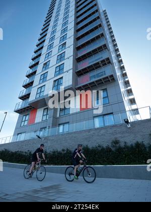 Mast Quay Phase II a 23 piani, sviluppo di lusso di appartamenti, Woolwich Church Street London, costruito da Comer Homes, i blocchi a torre Mast Quay sono uno sviluppo da costruire a noleggio e sono sotto minaccia di demolizione da parte del Royal Borough di Greenwich Foto Stock