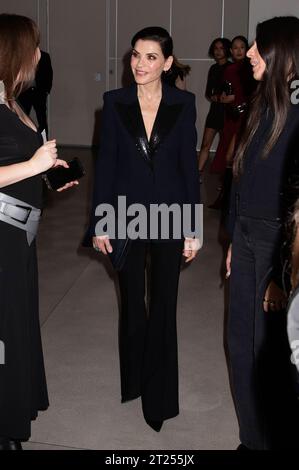 Julianna Marguiles bei der Verleihung der 17. Golden Heart Awards im Glasshouse. New York, USA. 16 ottobre 2023. *** Julianna Marguiles ai 17 Golden Heart Awards al Glasshouse New York, 16 10 2023. Foto:XB.xHinex/xFuturexImagex Heart 3007 credito: Imago/Alamy Live News Foto Stock