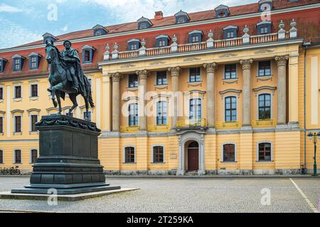 Monumento di Carl August, statua equestre del Granduca Carl August di Sassonia-Weimar-Eisenach a Weimar, Turingia, Germania. Foto Stock