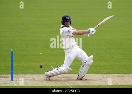 Foto del file datata 7-04-2022 della battuta di Josh De Caires del Middlesex. Josh De Caires, figlio dell'ex capitano dell'Inghilterra Michael Atherton, è tra una serie di nuovi volti convocati per un campo di allenamento dei Lions inglesi il mese prossimo. Data di emissione: Martedì 17 ottobre 2023. Foto Stock