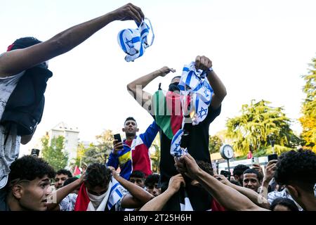 Italia, Milano, 14 ottobre 2023: Dimostrazione di solidarietà al popolo palestinese e contro il genocidio di Gaza da parte di Israele. Nella foto Foto Stock