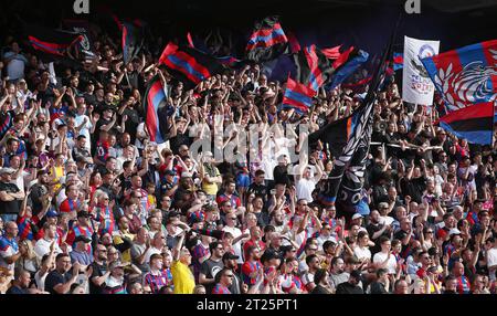 I tifosi del Crystal Palace contro il Manchester United. - Crystal Palace contro Manchester United, Premier League, Selhurst Park, Londra - 22 maggio 2022 solo per uso editoriale - si applicano restrizioni DataCo Foto Stock