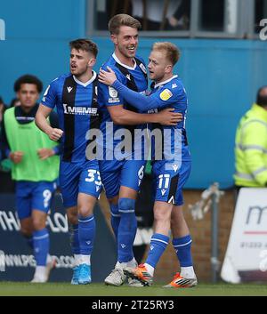 GOL 1-1, Jack Tucker di Gillingham celebrazione del gol con Ben Reeves di Gillingham dopo aver segnato 1-1 contro Gillingham. - Gillingham contro Wycombe Wanderers, Sky Bet League One, Priestfield Stadium, Gillingham, Regno Unito - 9 aprile 2022 solo per uso editoriale - si applicano restrizioni DataCo Foto Stock