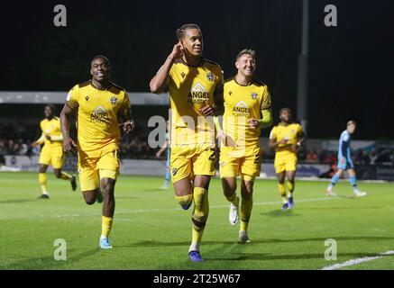 GOL 3-0, Alistair Smith del Sutton United, dopo aver segnato per mettere il Sutton United 3-0 davanti al Crawley Town. - Sutton United contro Crawley Town, Sky Bet League Two, The Borough Sports Ground Stadium, Sutton, Regno Unito - 26 aprile 2022 solo per uso editoriale - si applicano restrizioni DataCo Foto Stock