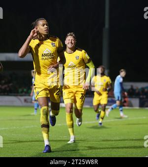 GOL 3-0, Alistair Smith del Sutton United, dopo aver segnato per mettere il Sutton United 3-0 davanti al Crawley Town. - Sutton United contro Crawley Town, Sky Bet League Two, The Borough Sports Ground Stadium, Sutton, Regno Unito - 26 aprile 2022 solo per uso editoriale - si applicano restrizioni DataCo Foto Stock