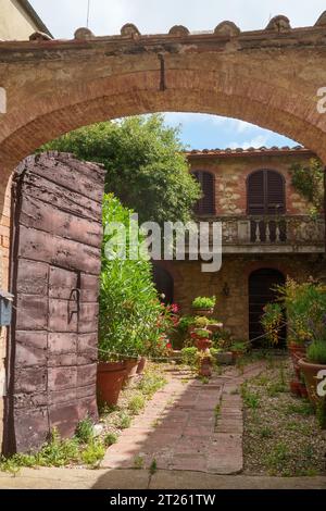 Montefollonico, città storica della provincia di Siena, Toscana, Italia Foto Stock