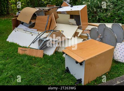 rifiuti ingombranti per la strada da riciclare Foto Stock