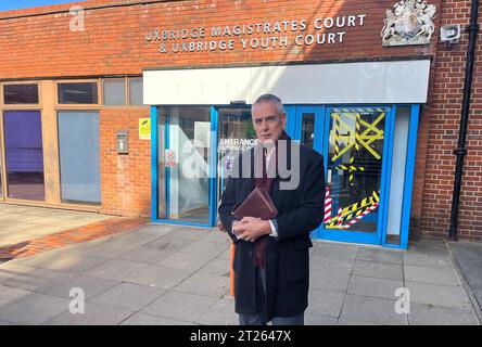 Predicatore cristiano e attivista Stephen Green fuori dalla Corte dei magistrati di Uxbridge, West London, dove si è dichiarato non colpevole di aver infranto un ordine di protezione degli spazi pubblici (PSPO) dopo aver tenuto un segno con un verso del Salmo 139 della Bibbia su di esso all'interno di una "zona cuscinetto" al di fuori della clinica MSI Reproductive Choices a West London il 6 febbraio 2023. Il 72enne si è dichiarato non colpevole di aver infranto un ordine di protezione degli spazi pubblici (PSPO). La PSPO, istituita dall'Ealing Council nell'aprile 2018, è stata la prima "zona cuscinetto" che circonda una clinica abortiva ad essere introdotta nel Regno Unito. Data immagine: Martedì ottobre Foto Stock