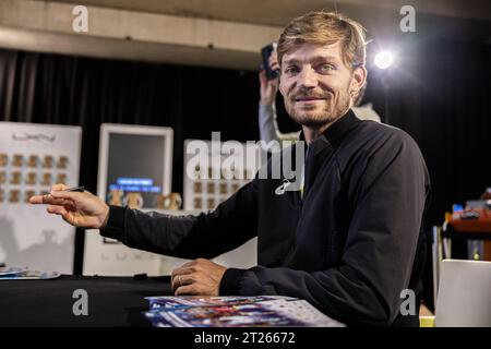 Anversa, Belgio. 17 ottobre 2023. Il belga David Goffin nella foto durante una sessione di firma al torneo European Open Tennis ATP, ad Anversa, martedì 17 ottobre 2023. BELGA PHOTO LAURIE DIEFFEMBACQ Credit: Belga News Agency/Alamy Live News Foto Stock