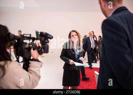 Parigi, Francia. 17 ottobre 2023. Mickaelle Paty, sorella di Samuel Paty, partecipò a un'udienza al Senato a Parigi, il 17 ottobre 2023. Istituita quest'estate, la commissione d'inchiesta del Senato sulle minacce e gli attacchi contro gli insegnanti ascolterà Mickaelle Paty martedì 17 ottobre. Alla fine di maggio, la sorella dell'insegnante assassinata nel 2020 aveva chiesto ai senatori di istituire questa commissione d'inchiesta per "eliminare ogni dubbio sulle carenze dello Stato”. Foto di Eliot Blondet/ABACAPRESS.COM credito: Abaca Press/Alamy Live News Foto Stock