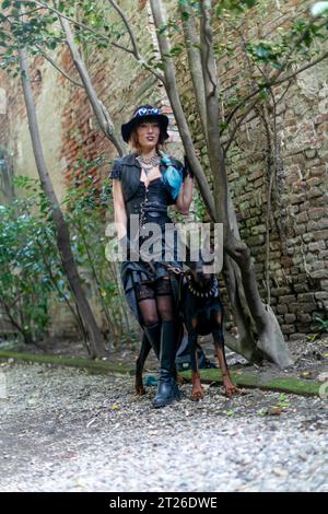 Lucca, Italia - 2018 10 31 : Lucca Comics evento cosplay gratuito intorno alla città Steampunk Girl. Foto di alta qualità Foto Stock