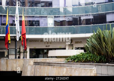 Bogotà, Colombia - 16 ottobre 2023. Facciata dell'Istituto di sviluppo Urbano di Bogotà. Foto Stock