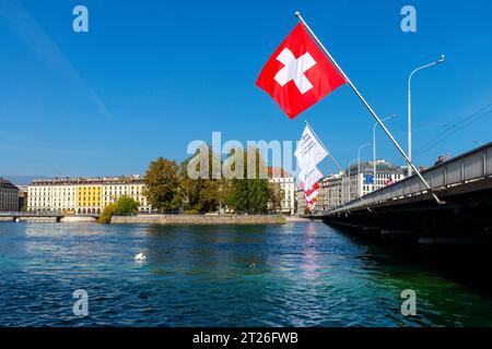 Vista panoramica della città di Ginevra e del ponte sul fiume Rodano, Cantone di Ginevra, Svizzera. Si trova sulle rive del Lago di Ginevra presso il poi Foto Stock