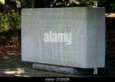 Il John F Kennedy Memorial a Runnymede Foto Stock