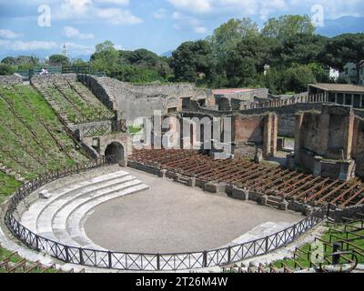 Grand Theatre presso le rovine di una città romana di Pompei a Pompei Scavi, vicino a Napoli, Italia. Foto Stock