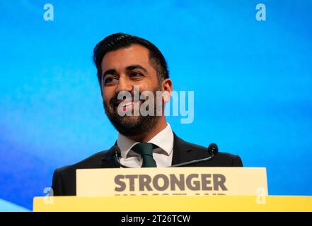 Aberdeen, Scozia, Regno Unito. 17 ottobre 2023. Discorso di chiusura del primo Ministro Humza Yousaf nell'ultimo giorno della 89a conferenza annuale SNP presso l'arena P&J Live di Aberdeen . Iain Masterton/Alamy Live News Foto Stock