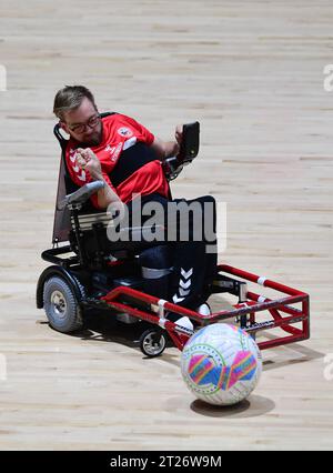 Sydney, Australia. 17 ottobre 2023. Mark Soerensen della squadra danese di calcio per sedia a rotelle visto in azione durante la partita della FIPFA Powerchair Football World Cup 2023 tra Uruguay e Danimarca al Quaycenter. Punteggio finale; Danimarca 1:0 Uruguay. (Foto di Luis Veniegra/SOPA Images/Sipa USA) credito: SIPA USA/Alamy Live News Foto Stock