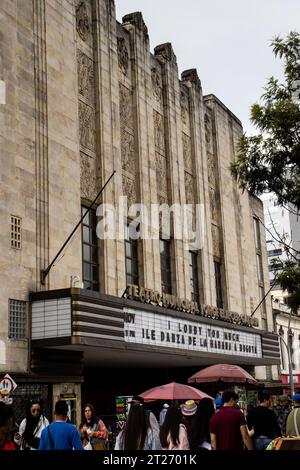 Bogotà, Colombia - 16 ottobre 2023. Facciata del Teatro Jorge Eliecer Gaitan, inaugurato nel 1938, situato nel centro della città di Bogotà. Foto Stock