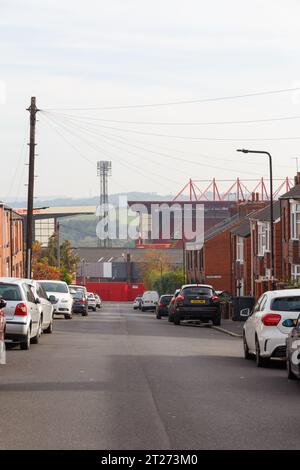 Guardando lo stadio di calcio Barnsley, da Belgrave Road Oakwell, Barnsley Foto Stock