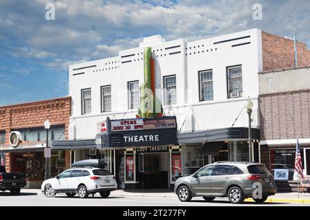 CODY, WYOMING - 24 GIUGNO 2017: Lo storico Cody Theatre in Sheridan Avenue nel centro di Cody è stato costruito nel 1936. Foto Stock