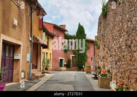 le belle case ocra di roussillon Foto Stock