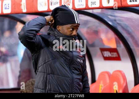 Bruxelles, Belgio. 16 ottobre 2023. BRUXELLES, BELGIO - 16 OTTOBRE: Jeremy Doku del Belgio prima della partita di qualificazione europea del gruppo F - UEFA EURO 2024 tra Belgio e Svezia allo stadio King Baudouin il 16 ottobre 2023 a Bruxelles, Belgio. (Foto di Joris Verwijst/Agenzia BSR) credito: Agenzia BSR/Alamy Live News Foto Stock