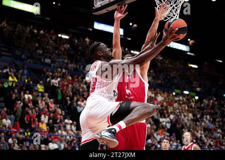 Milano, Italia. 17 ottobre 2023. EA7 EMPORIO ARMANI OLIMPIA MILANO VS OLYMPIACOS PIREO, 2023-2024 Turkish Airlines Euroleague regular season round 3, 17 ottobre 2023, nella foto MOUSTAPHA FALL (OLYMPIACOS PIREO) durante EA7 Emporio Armani Milano vs Olympiacos Pireo, Basketball Euroleague match a Milano, Italia, 17 ottobre 2023 crediti: Independent Photo Agency/Alamy Live News Foto Stock