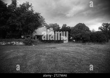 un vecchio albergo da qualche parte in provenza Foto Stock