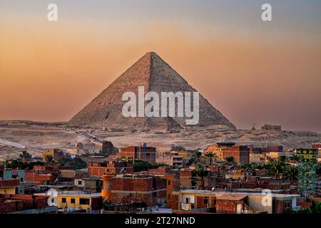 La grande Piramide di Giza alla luce del mattino presto Foto Stock