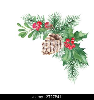 Bouquet di Natale, angolo. Rami di pino boschivo con cono, pianta Holly con bacche rosse, mirtillo rosso, mirtillo rosso. Simboli del nuovo anno e del Natale Foto Stock