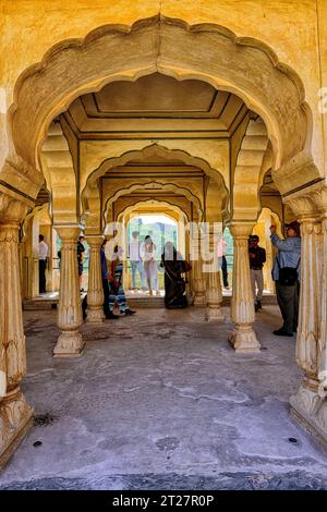 Diwan-i-Am, sala dell'udienza pubblica, presso il forte Amer di Jaipur, Rajasthan, India Foto Stock