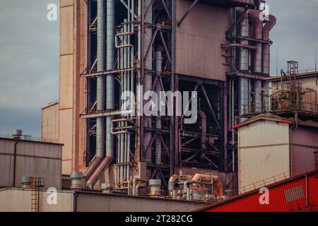 Grande forno per la preparazione del ferro a setole. Foto Stock