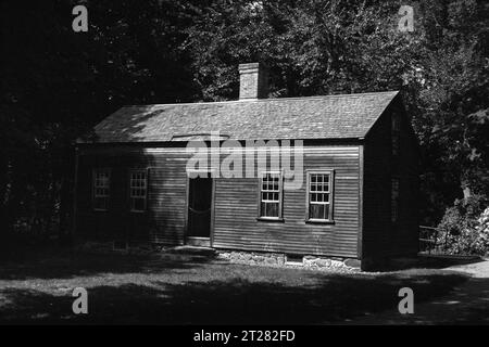 L'esterno del museo Robbins House sulla Battle Road a Concord, Massachusetts, di fronte al North Bridge. L'immagine è stata acquisita in bianco e nero analogico f Foto Stock