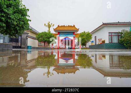 Contea di Luannan, Cina - 26 agosto 2023: Porta del moderno parco industriale agricolo. Foto Stock