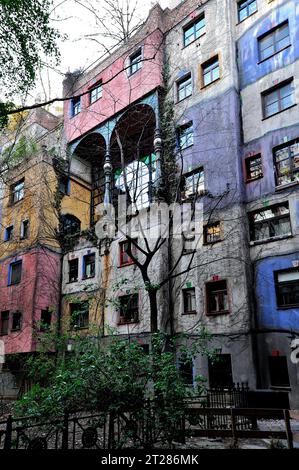 Vienna, Austria, la Kunst Haus Wien ('Art House' - architetto: Friedenreich Hundertwasser) architettura astratta, foto Kazimierz Jurewicz Foto Stock