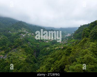 Vista panoramica aerea di Boaventura sull'isola di Madeira, Portogallo. Foto Stock