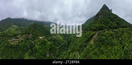 Vista panoramica aerea di Boaventura sull'isola di Madeira, Portogallo. Foto Stock